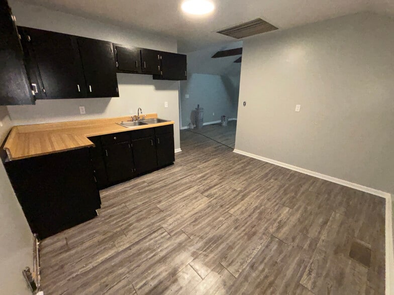 Primary Photo - 101 N Main St