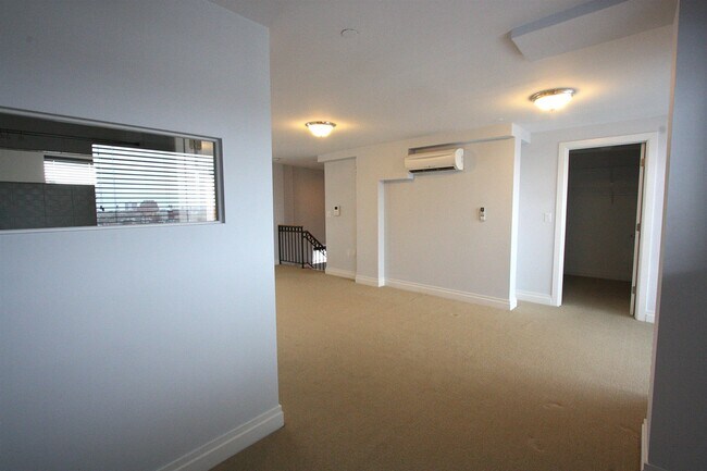 Building Photo - 338 Grove St