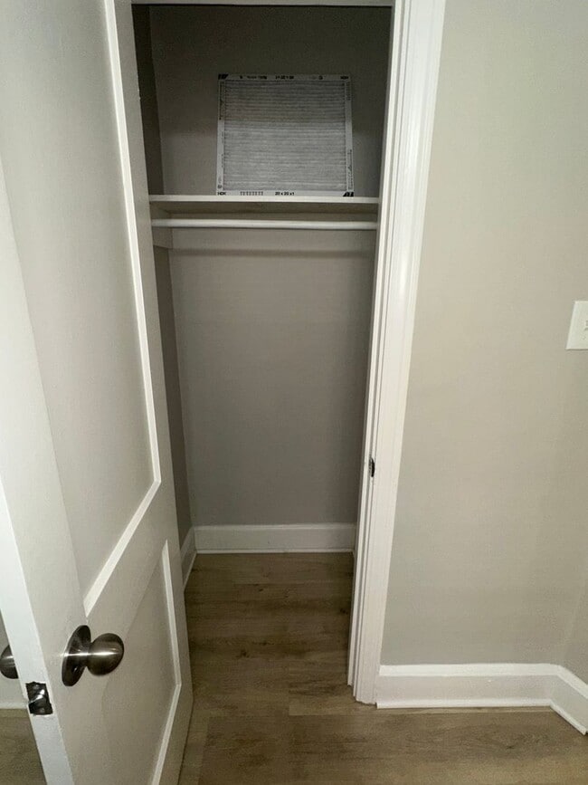 Building Photo - Discover comfort and convenience in a prime Columbia location!