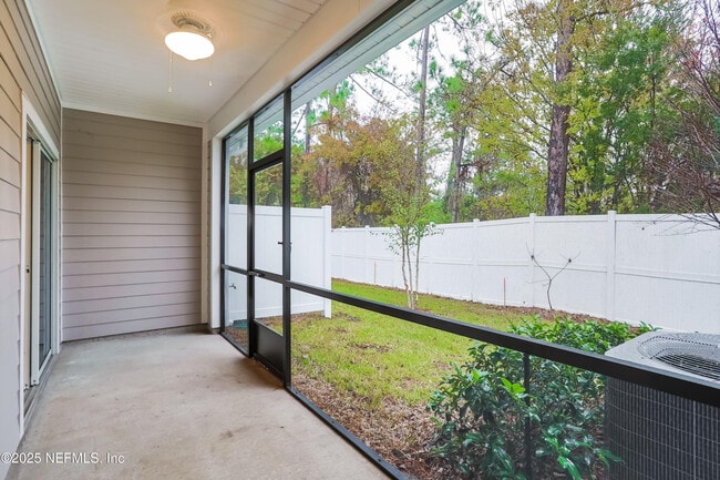 Building Photo - 7419 Palm Hills Dr