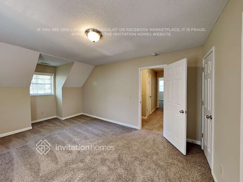 Building Photo - 6101 Crabapple Pl
