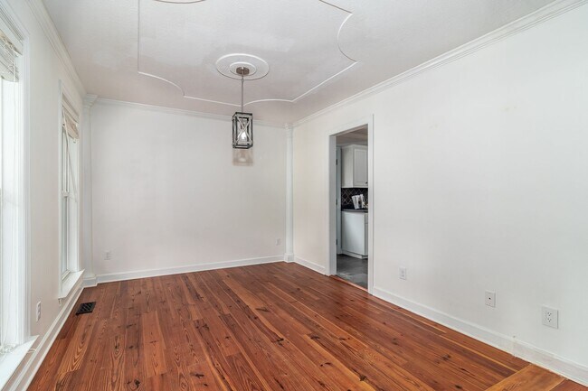 Building Photo - Beautiful 3 bedroom, in-law plan, Family Home in Martinez!  Walk to school!