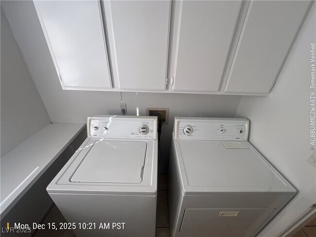 Building Photo - 6994 Cypress Gardens Ln