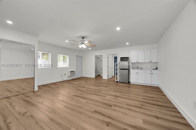 Building Photo - 6331 SW 62nd Terrace
