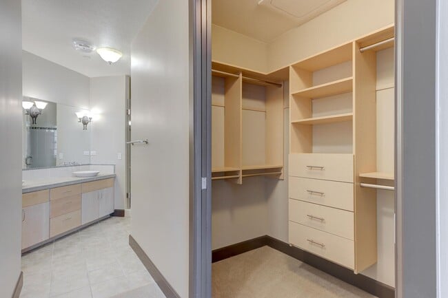 Building Photo - Rear opportunity in Downtown Boise!