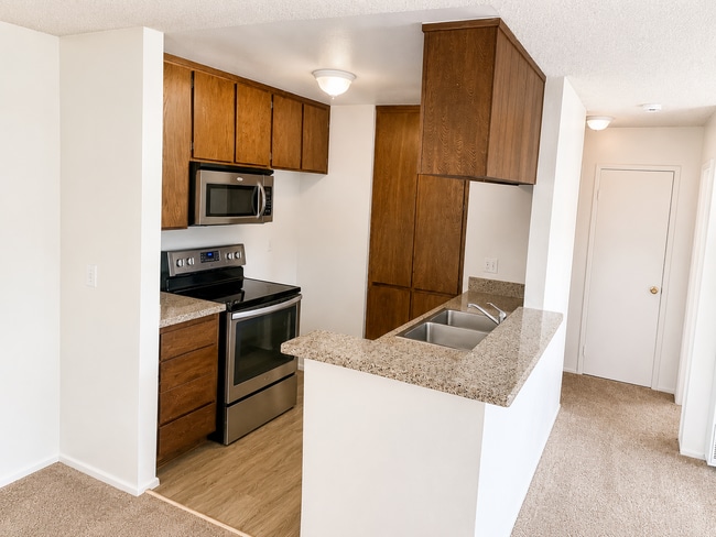 Building Photo - Condo in Mariner's Park - Torrance