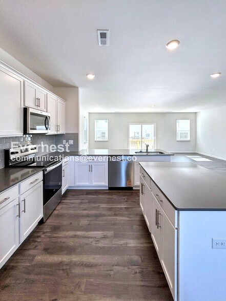 Building Photo - 813 Washington St