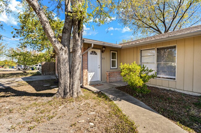 Building Photo - 308 E Cheryl Dr