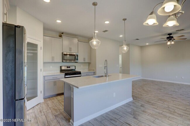 Building Photo - 13623 Holsinger Blvd