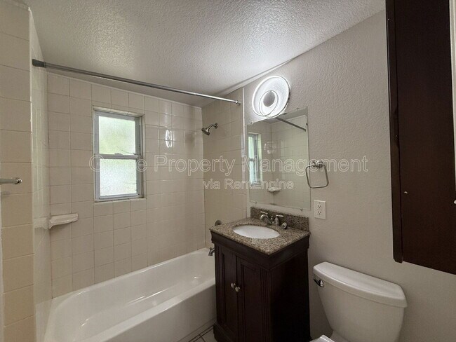 Building Photo - 2125 S Acoma St