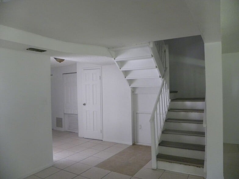 Building Photo - 4966 Sanoma Village