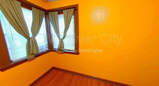 Building Photo - 237 E 21st St