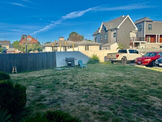 Building Photo - 195 Salem St