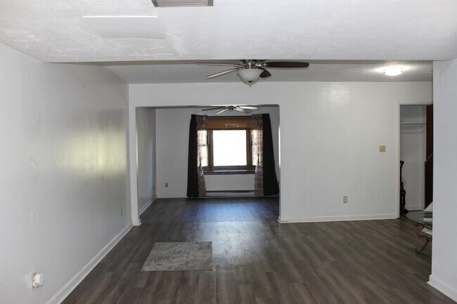 Building Photo - 409 Westwood Dr