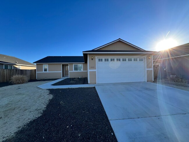 Building Photo - 4 Bedroom 2 Bathroom Fernley Home