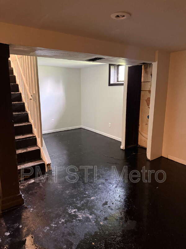 Building Photo - 10432 Balmoral Dr