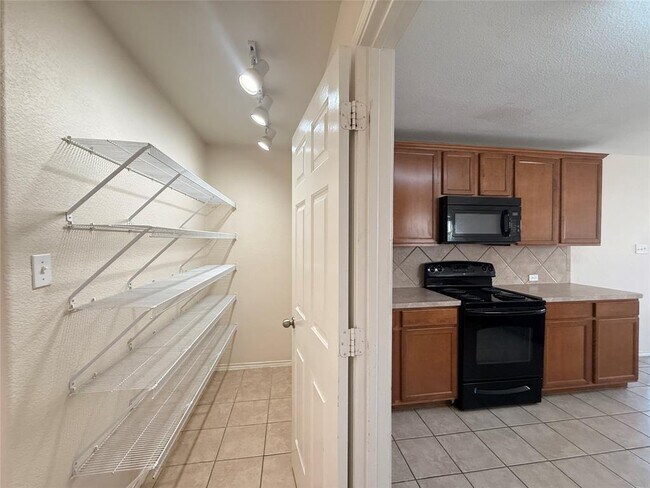 Building Photo - 279 Housefinch Loop