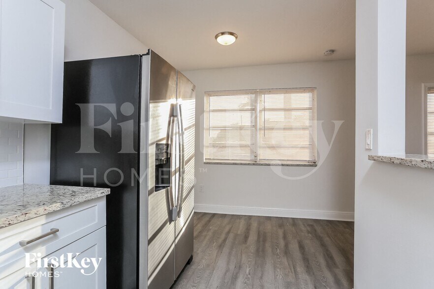 Building Photo - 1571 NE 44th St