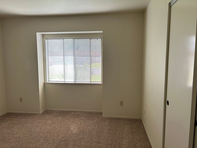 Building Photo - 171 Bryce Way