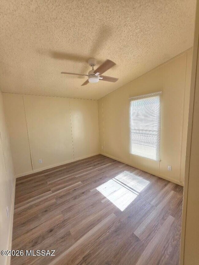 Building Photo - 5606 W Twin Peaks Rd