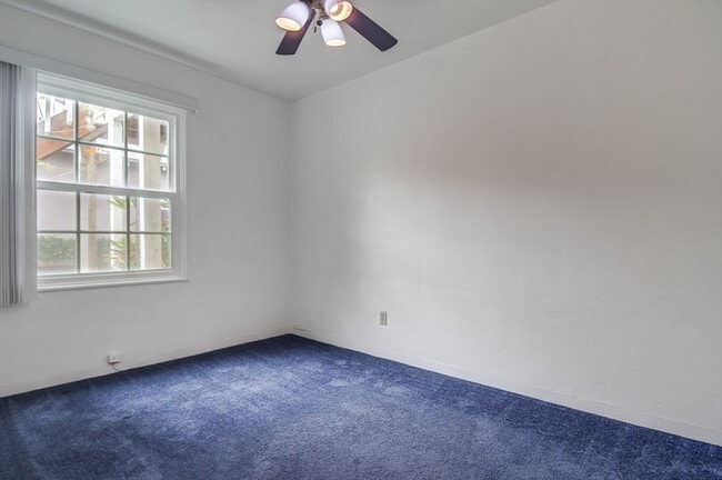 Building Photo - Price drop! Cozy Home Between Mission Beach and Mission Bay with Parking and Rooftop Deck!