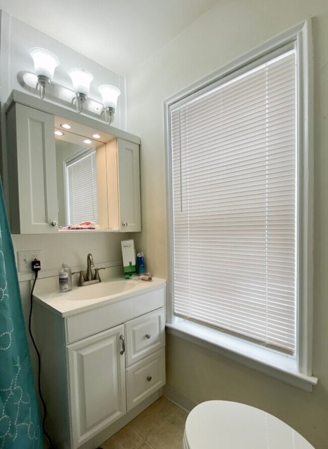 Building Photo - 1815 Laramie St