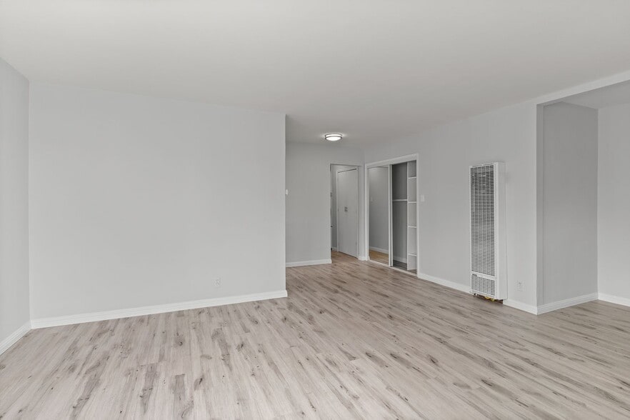 Building Photo - 935 N Washington Pl