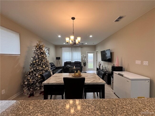 Building Photo - 28 N Soñador Dr