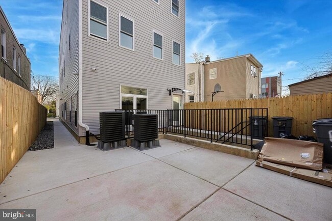 Building Photo - 838 S 51st St