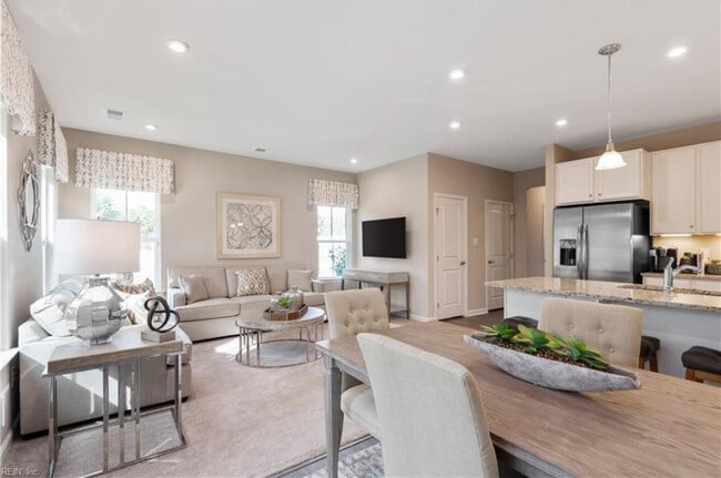 Building Photo - 135 Stegg St