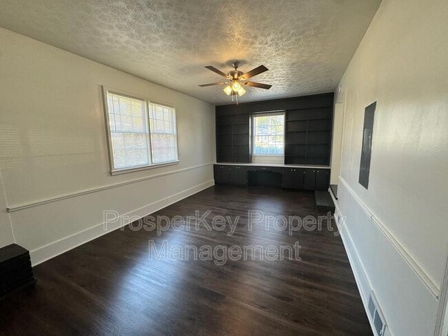 Building Photo - 419 Victoria Dr