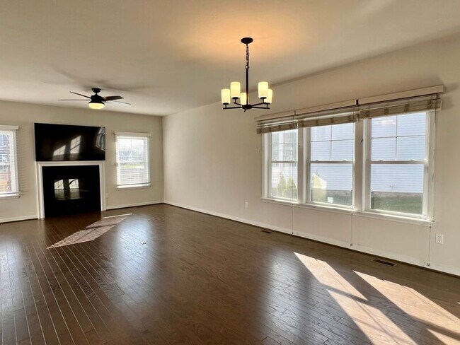 Building Photo - 8180 Lyman Ct