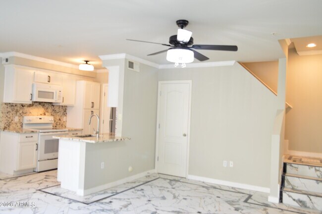 Building Photo - 1701 E Colter St