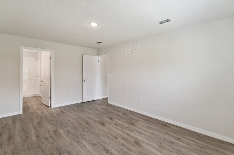 Building Photo - 20241 Peachland Blvd