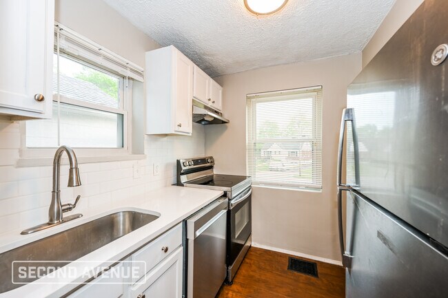 Building Photo - 5589 Raceview Ave
