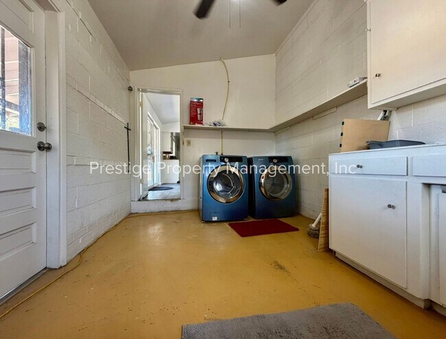 Building Photo - 3407 East 5th Street