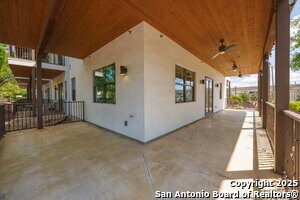 Building Photo - 1542 N Alamo St