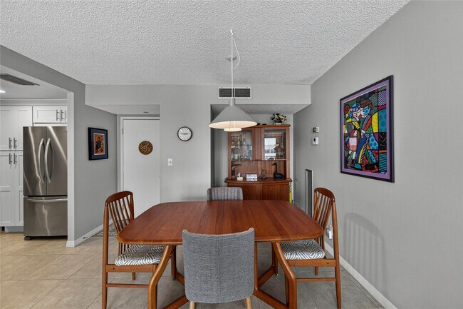 Building Photo - 531 N Ocean Blvd