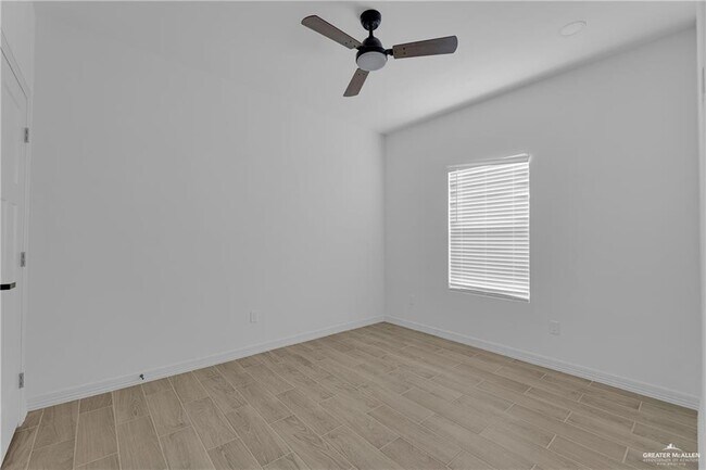 Building Photo - 5613 Notre Dame Ave
