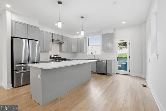 Building Photo - 222 Hermitage St