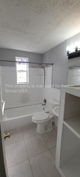 Building Photo - 745 Pippin St