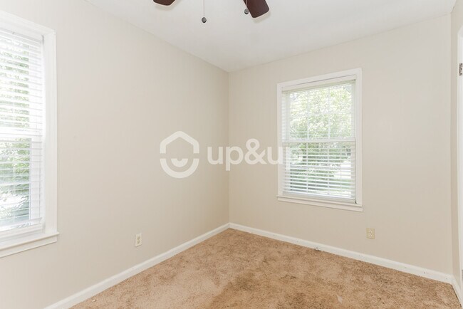 Building Photo - Fantastic 2bd/2ba home! Let yourself in!