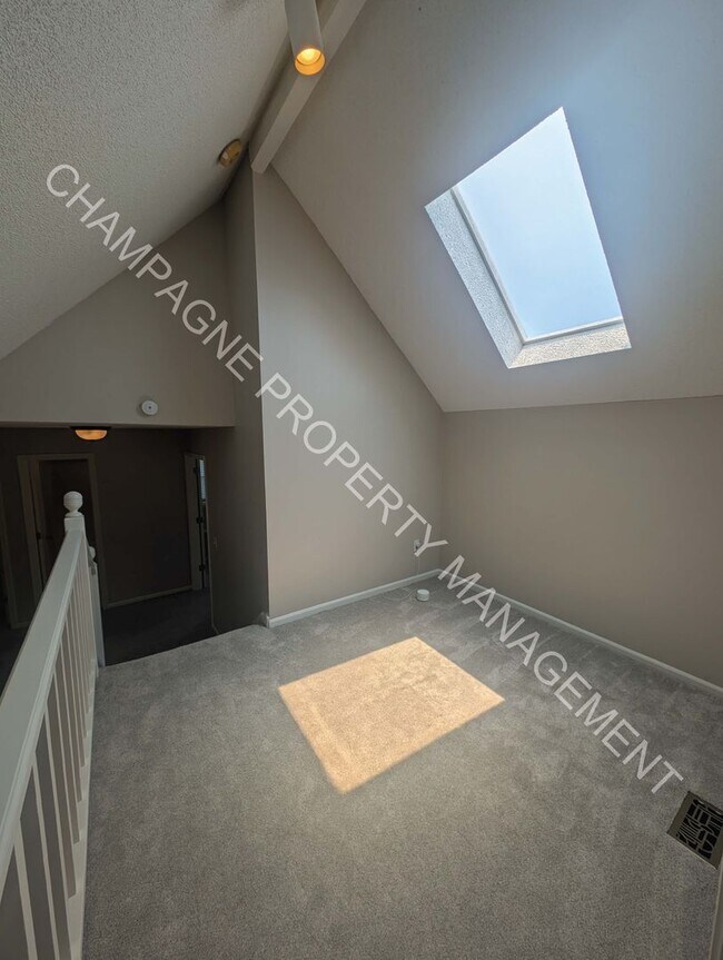Building Photo - GORGEOUS LENEXA HOME FOR RENT - FLAT ROCK ...