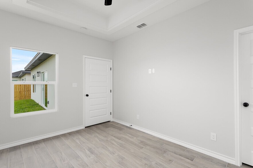 Building Photo - 313 E Moore Rd