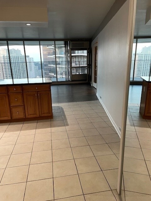 Building Photo - 300 N State St
