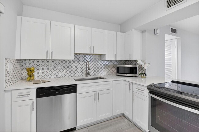 Building Photo - 450 Piedmont J