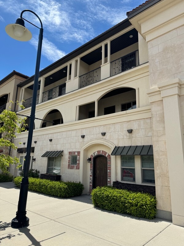 Building Photo - 10927 N Town Ctr W