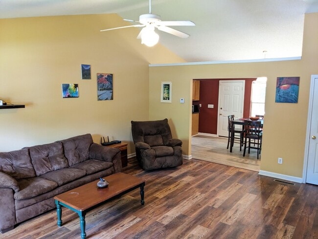 Building Photo - 228 Chesterton Dr