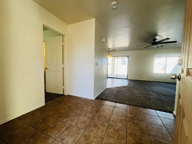 Building Photo - 7372 W Ian Dr