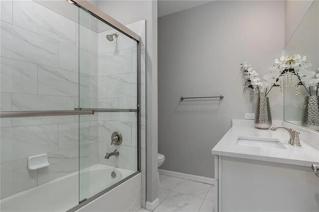 Upstairs Guest Bathroom - 6406 Sanctuary Creek Ln